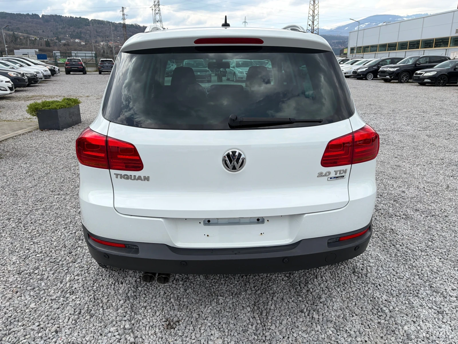 VW Tiguan 2.0TDI-140k.c. FACELIFT, снимка 5 - Автомобили и джипове - 53984358