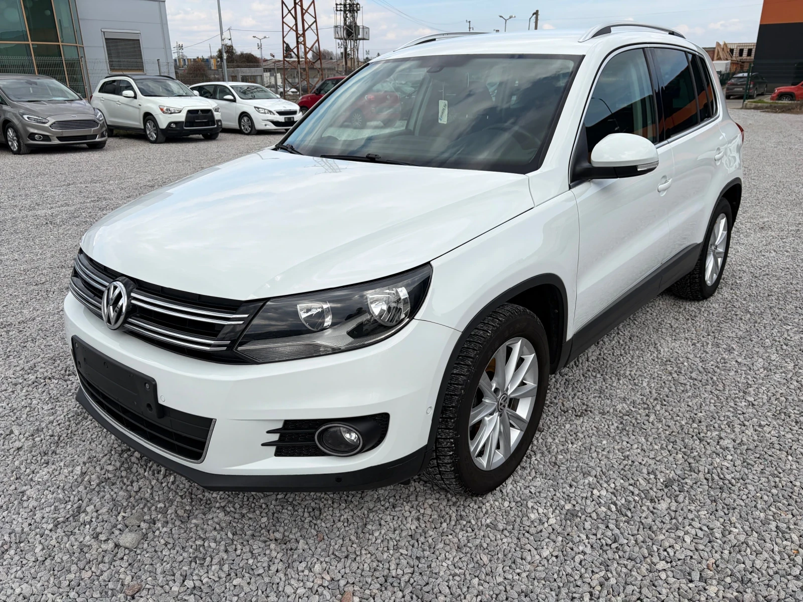VW Tiguan 2.0TDI-140k.c. FACELIFT, снимка 2 - Автомобили и джипове - 53984358
