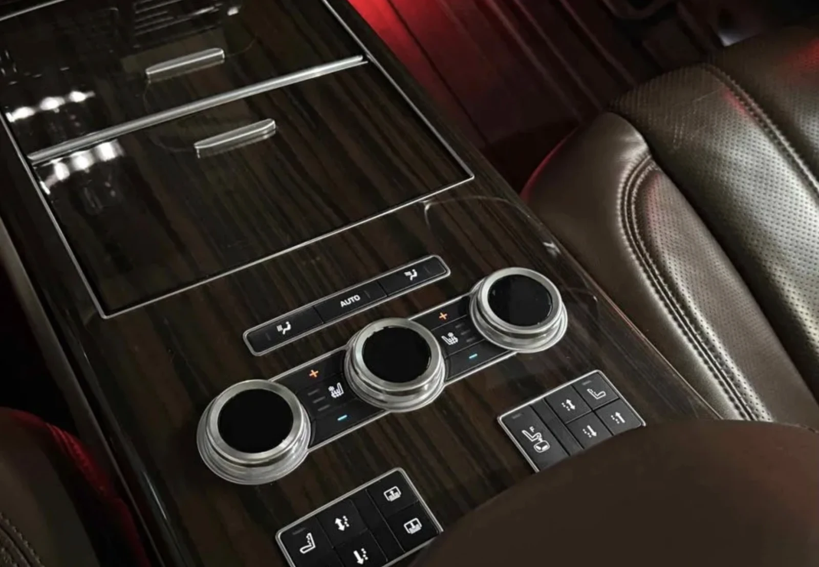 Land Rover Range rover FACELIFT RETROFIT/SV AUTOBIOGRAPHY/360/МАСАЖ/ОБДУХ, снимка 13 - Автомобили и джипове - 54135972