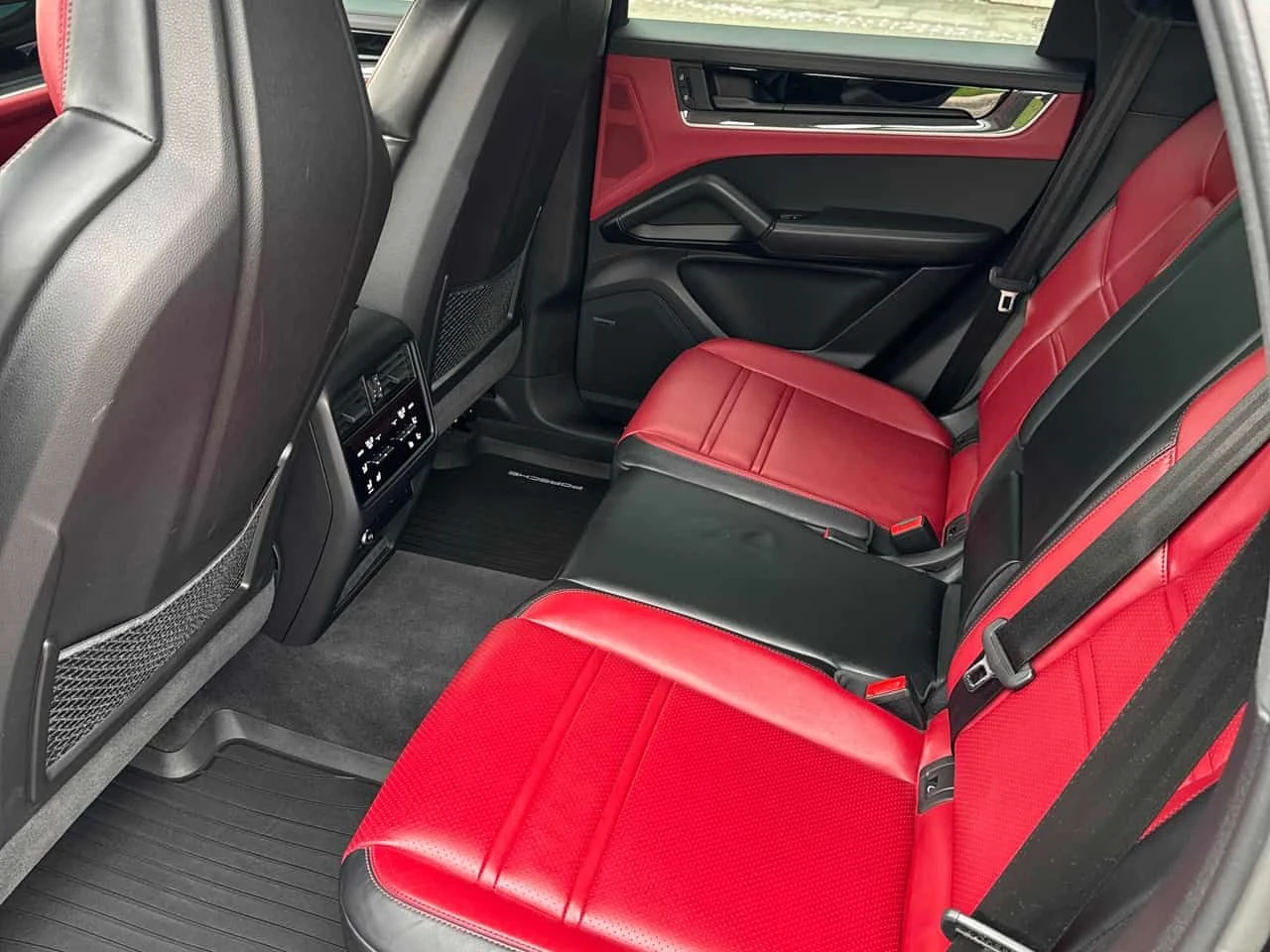 Porsche Cayenne * S * DISTRONIC* 360КАМЕРИ* * ОБДУХВАНЕ* , снимка 15 - Автомобили и джипове - 54411092