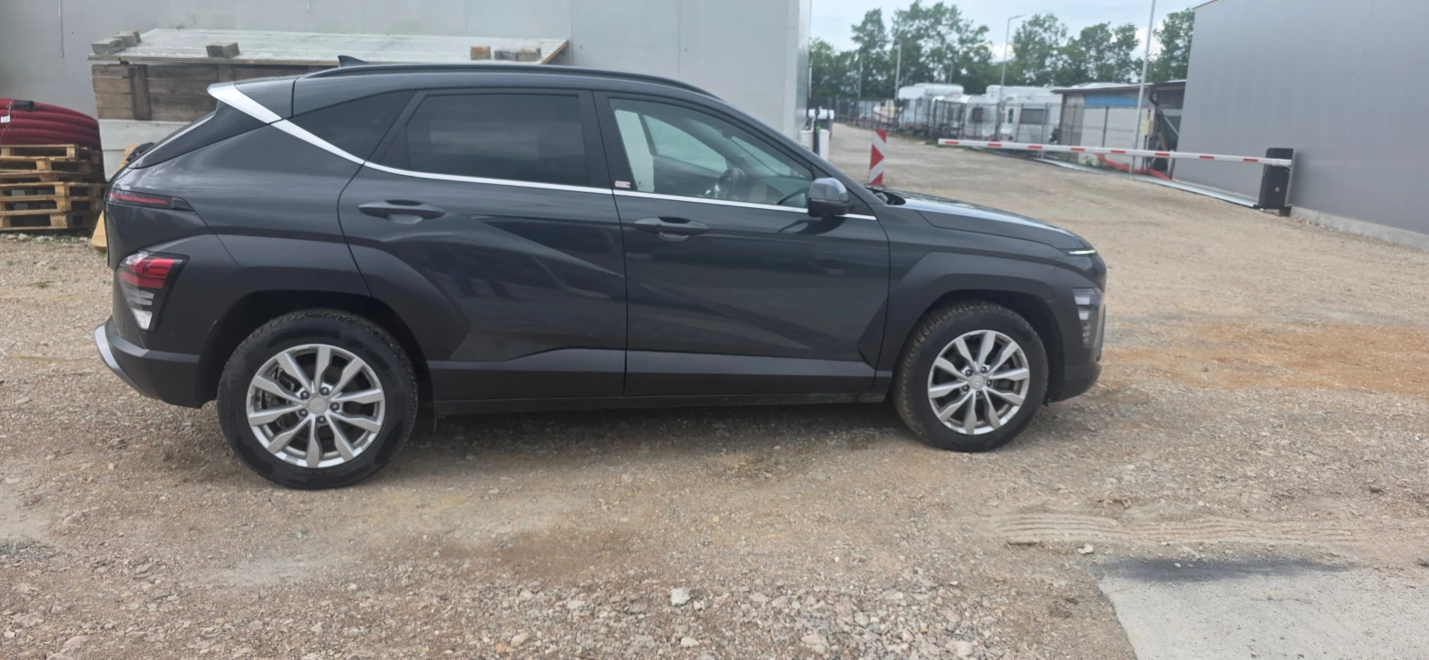 Hyundai Kona Premium Хибрид, снимка 3 - Автомобили и джипове - 55647485