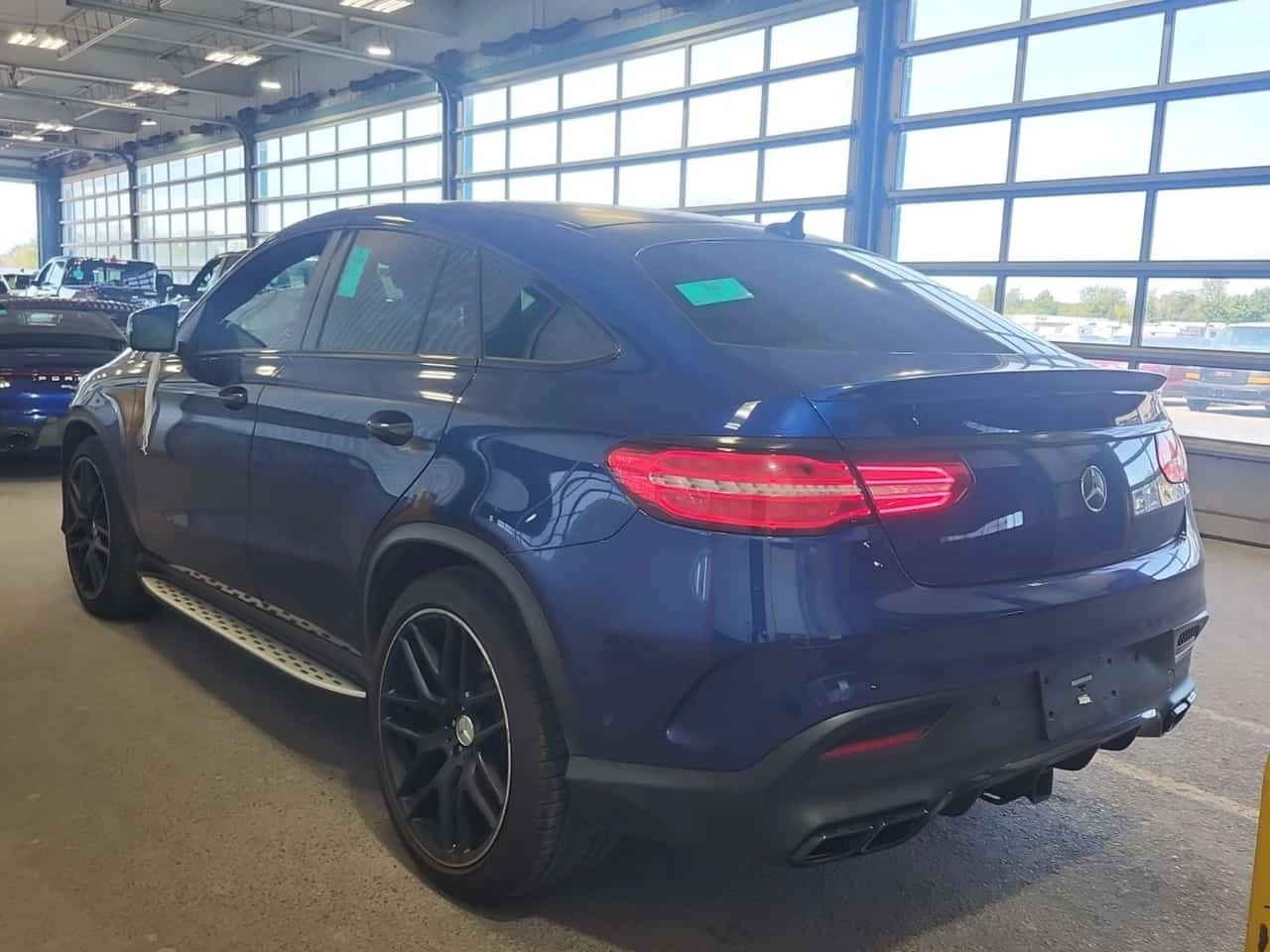 Mercedes-Benz GLE 63 S AMG * ОБДУХВАНЕ* ПАРКИНГ АСИСТЕНТ* KEYLESS* , снимка 4 - Автомобили и джипове - 56169103