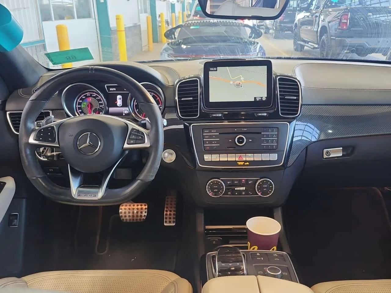 Mercedes-Benz GLE 63 S AMG * ОБДУХВАНЕ* ПАРКИНГ АСИСТЕНТ* KEYLESS* , снимка 10 - Автомобили и джипове - 56169103