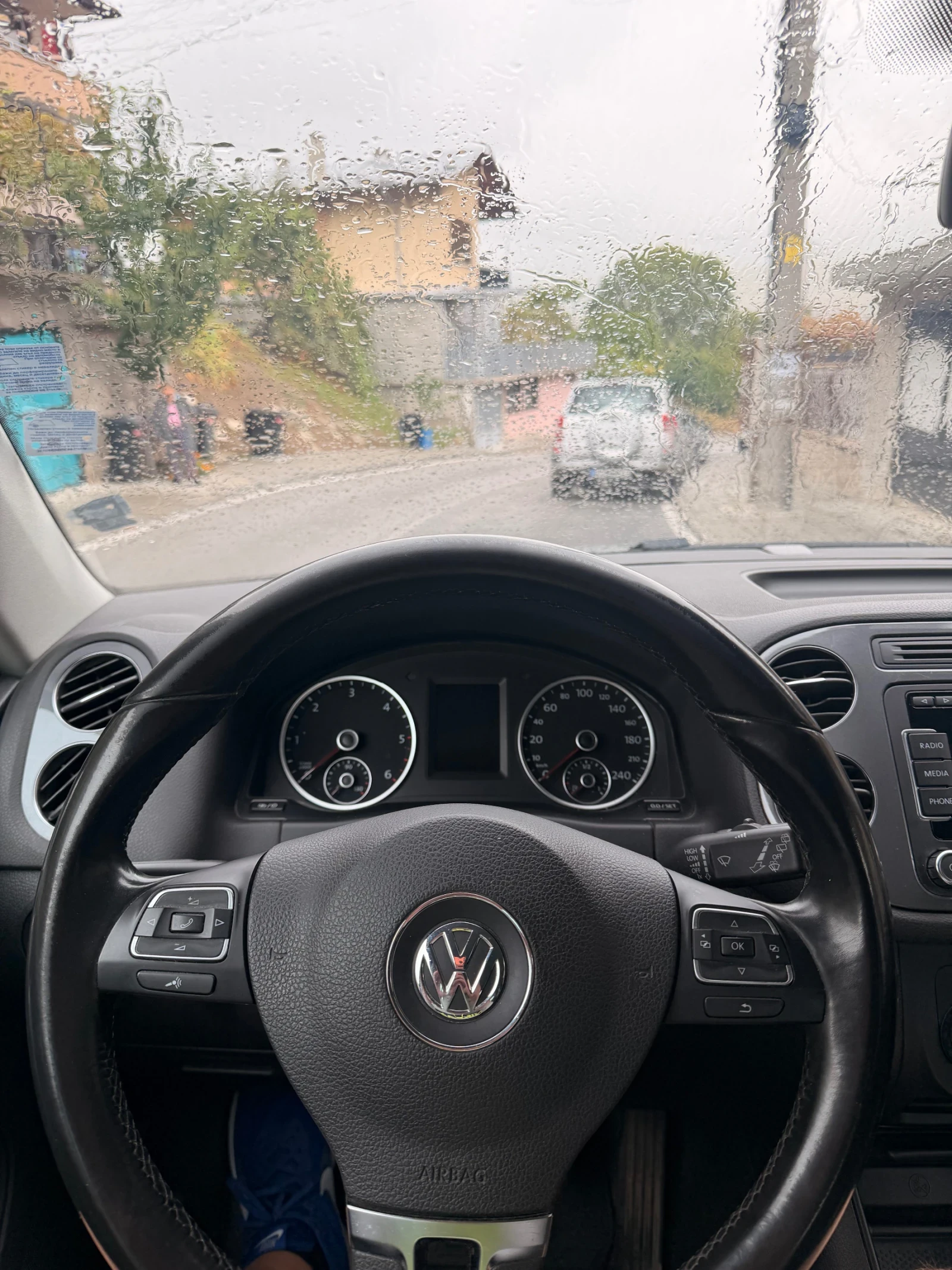 VW Tiguan, снимка 16 - Автомобили и джипове - 56479068