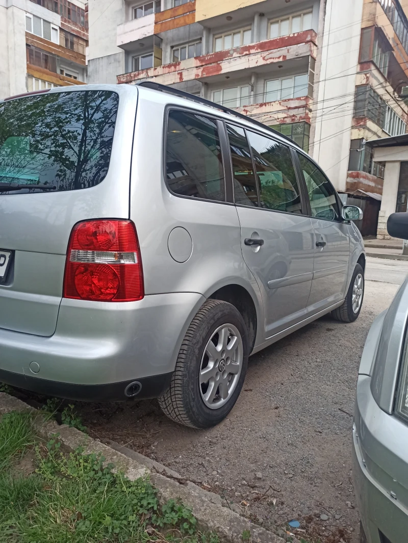 VW Touran Миниван, снимка 8 - Автомобили и джипове - 48547580