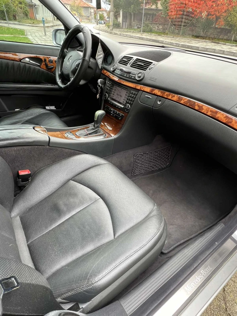Mercedes-Benz E 320 CDI, снимка 12 - Автомобили и джипове - 52187579