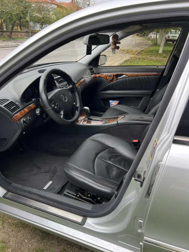Mercedes-Benz E 320 CDI, снимка 15 - Автомобили и джипове - 52187579