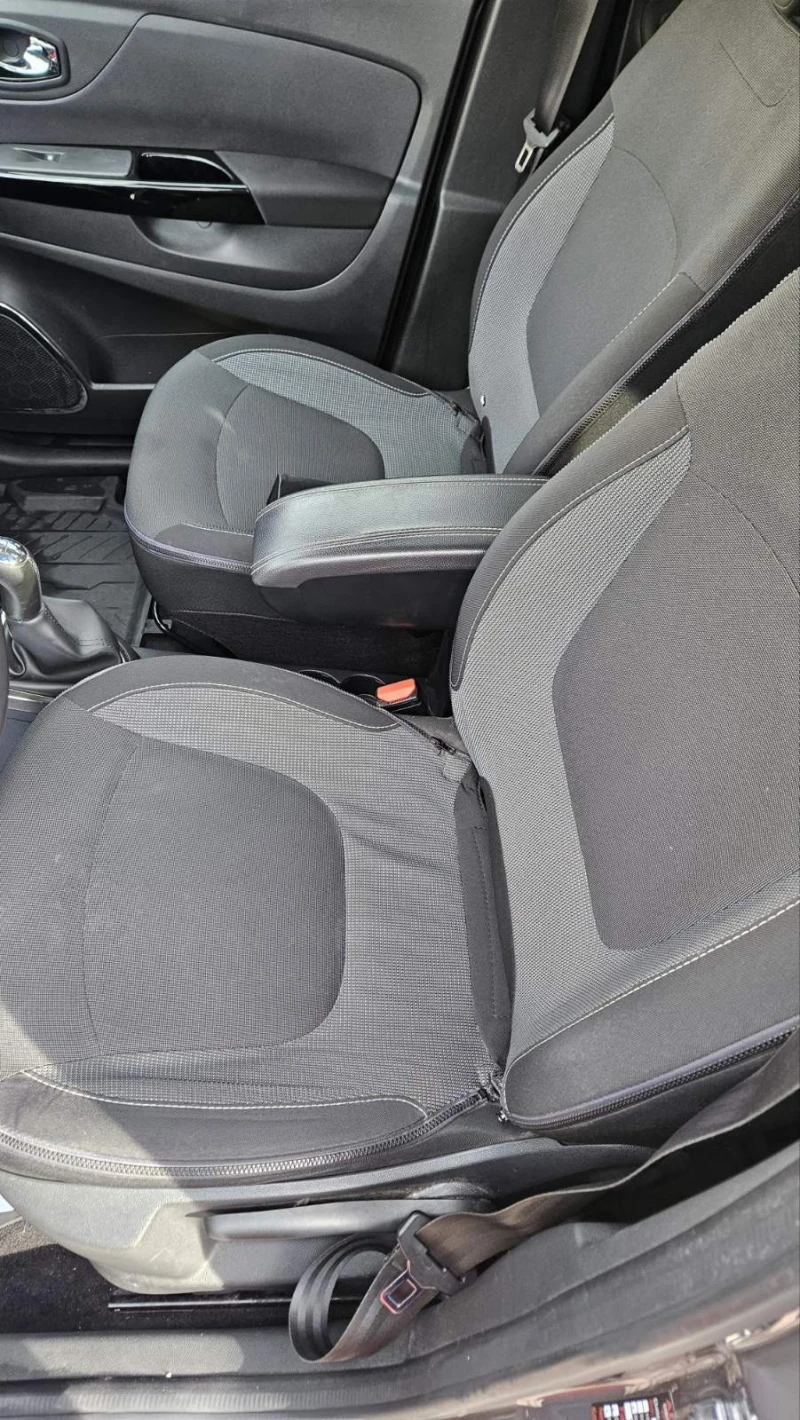 Renault Captur, снимка 5 - Автомобили и джипове - 52561551