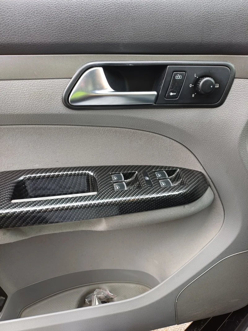 VW Touran FSI, снимка 3 - Автомобили и джипове - 52586456