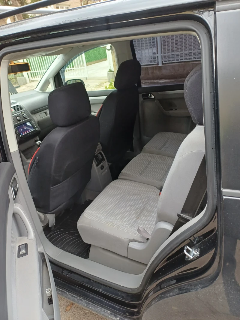 VW Touran FSI, снимка 9 - Автомобили и джипове - 52586456