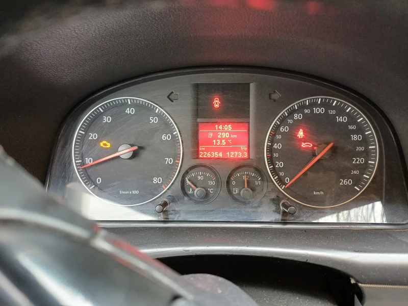 VW Touran FSI, снимка 2 - Автомобили и джипове - 52586456