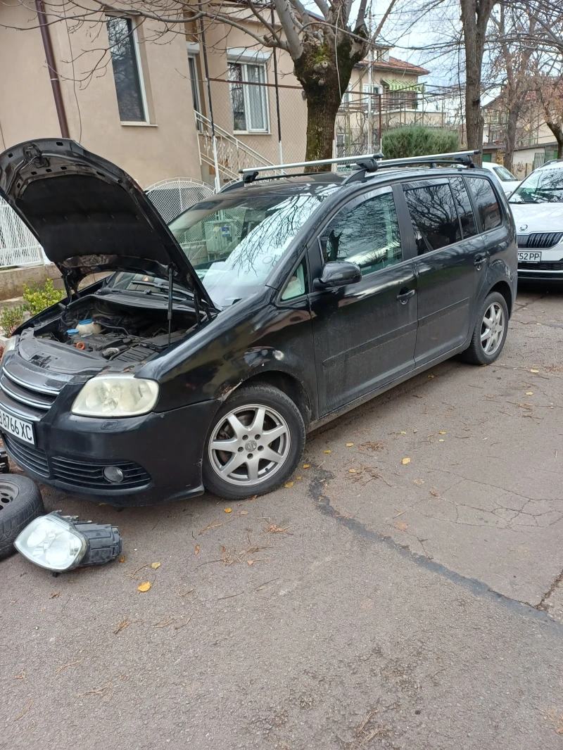 VW Touran FSI, снимка 6 - Автомобили и джипове - 52586456