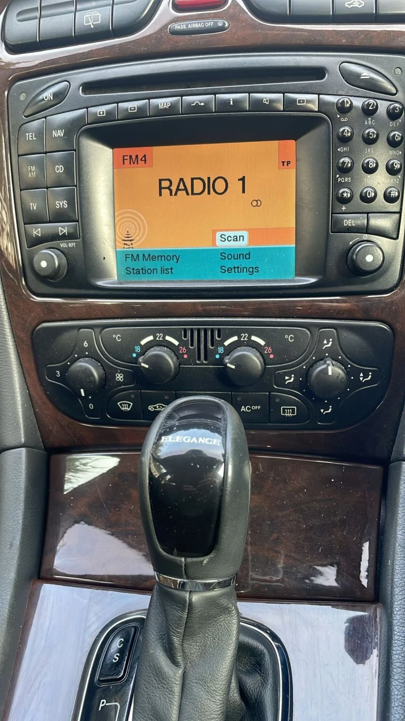 Mercedes-Benz C 220, снимка 9 - Автомобили и джипове - 52640067