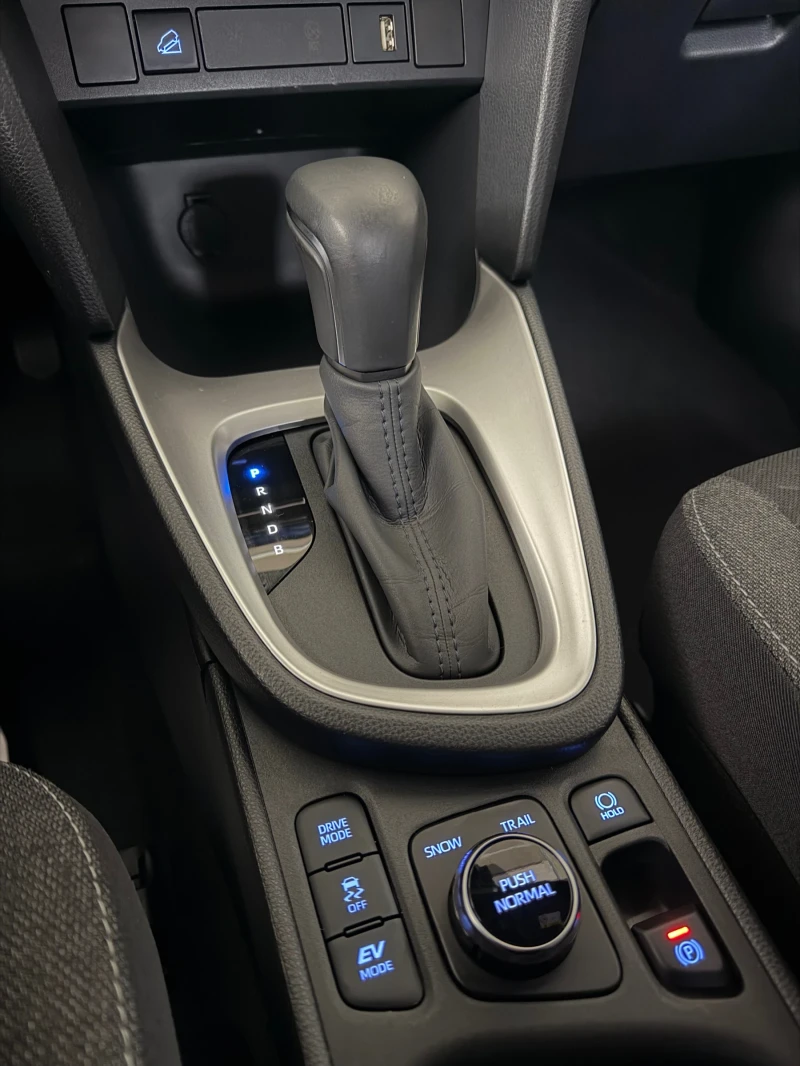 Toyota Yaris Cross 1.5i Hybrid* 4x4*  в ГАРАНЦИЯ до 06/2032, снимка 13 - Автомобили и джипове - 53581265