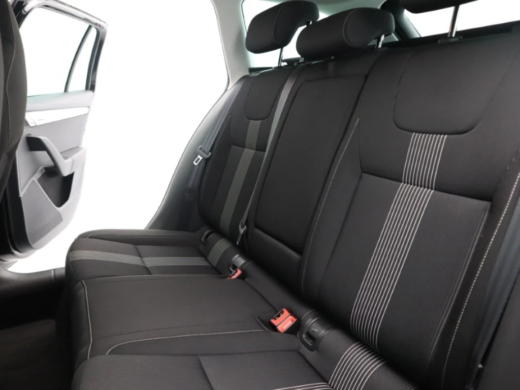 Skoda Octavia 1.0 TSI  | Mobile.bg — изображение 11