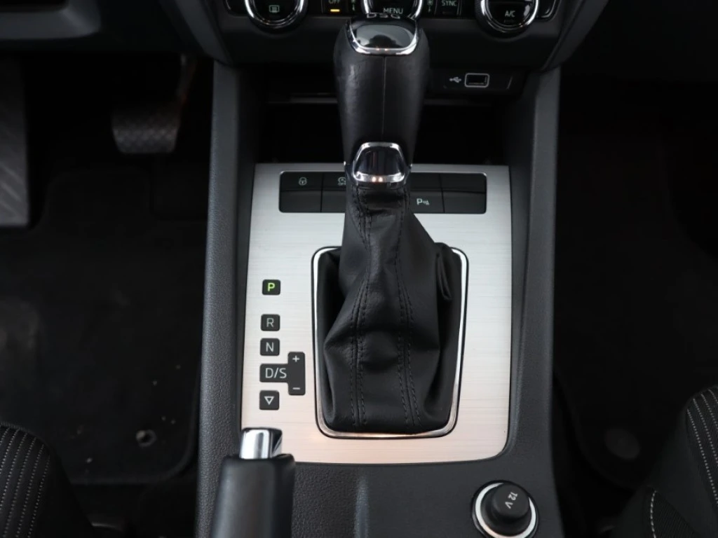 Skoda Octavia 1.0 TSI  | Mobile.bg — изображение 15