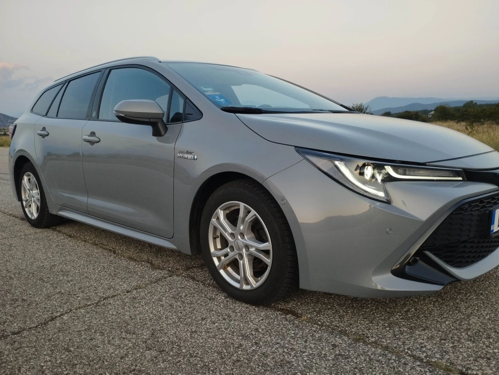 Toyota Corolla Touring Sport 2.0 - изображение 2