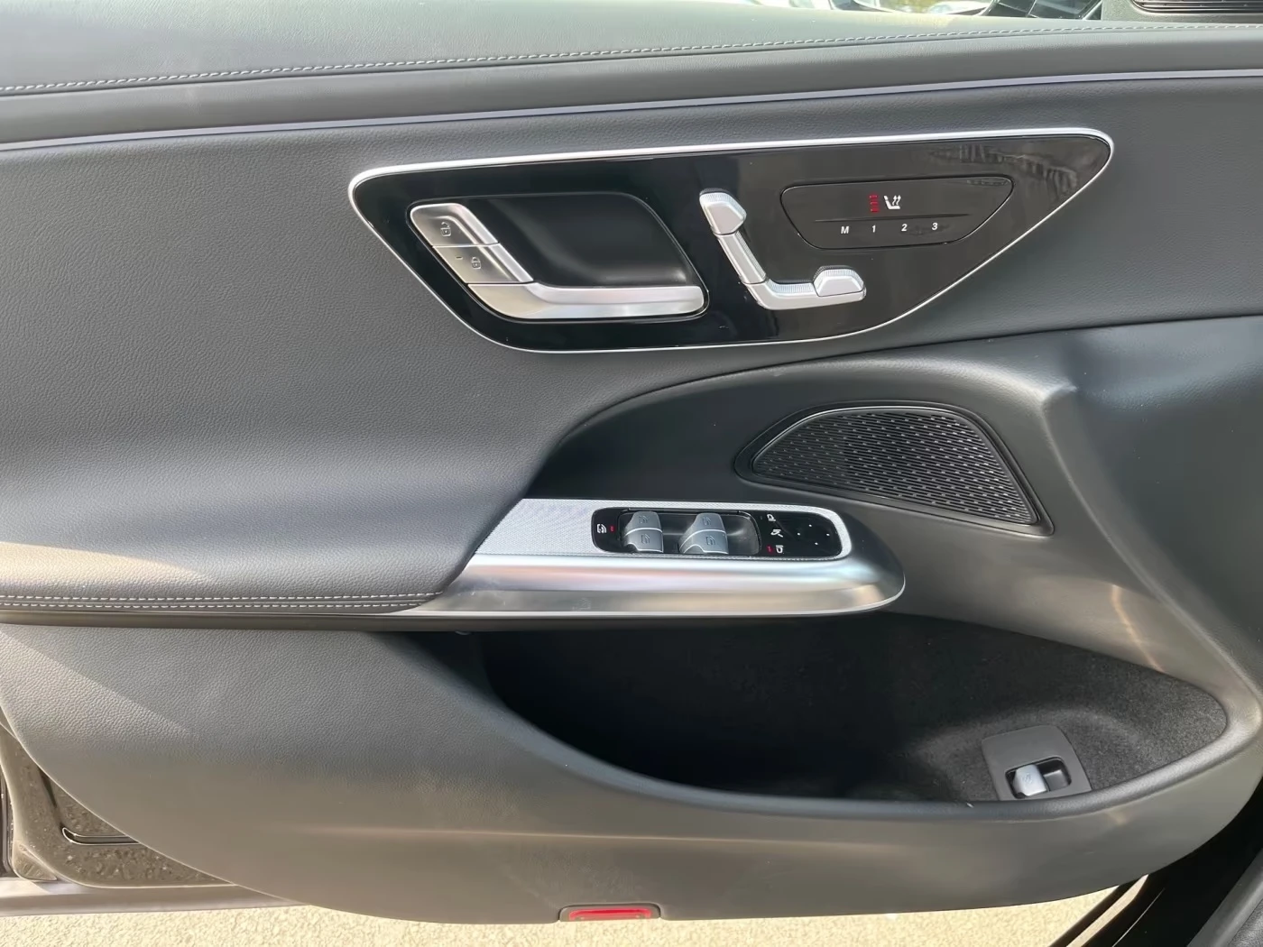 Mercedes-Benz E 220 d/AMG/MEMORY/LED/360 CAMERA/DIGITAL LIGHT/, снимка 5 - Автомобили и джипове - 53894887