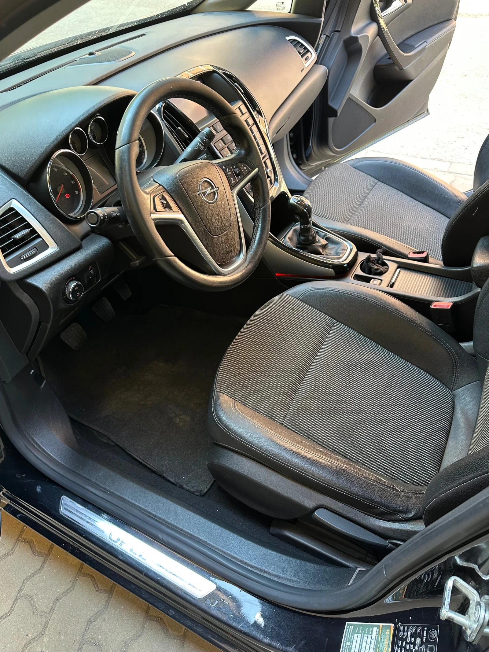 Opel Astra 1.4 turbo, gaz, klima, kasko, снимка 10 - Автомобили и джипове - 54440406