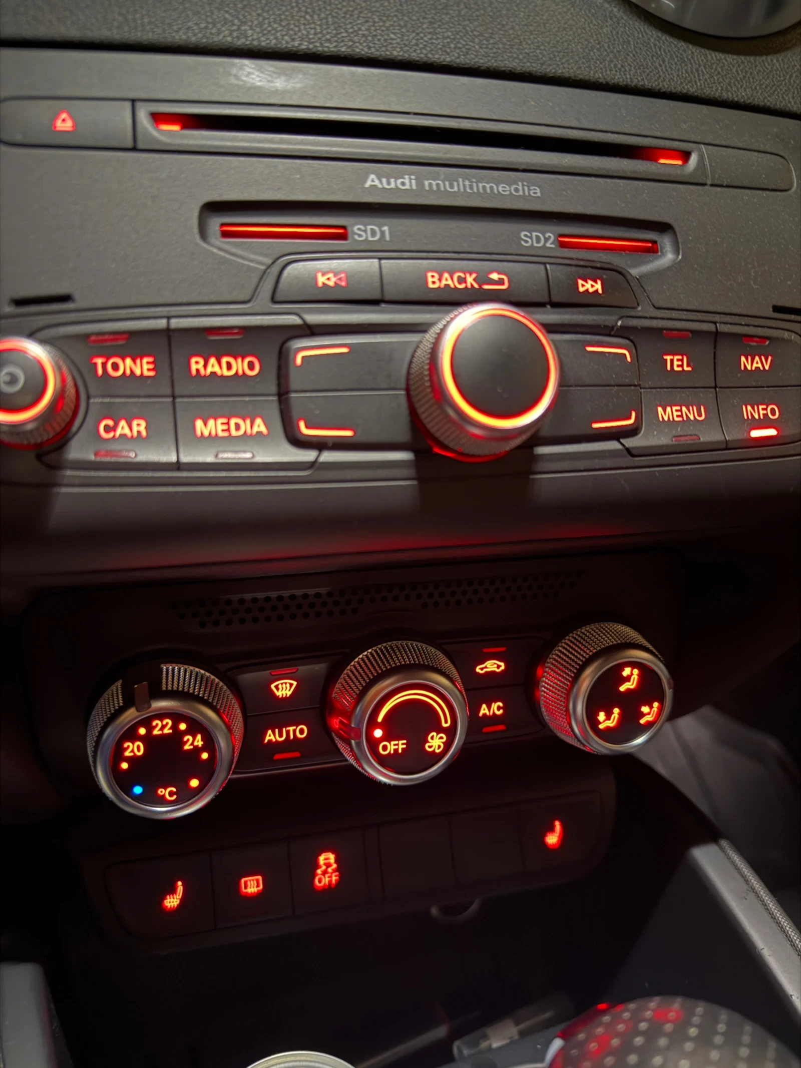 Audi A1 1.4 TFSI S-LINE x3 185HP АВТОМАТ, снимка 13 - Автомобили и джипове - 54488018