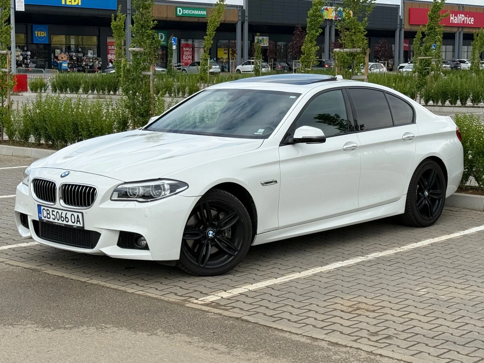 BMW 535 i xDrive M Pack Adaptive Led / HUD / H&K, снимка 2 - Автомобили и джипове - 55000719