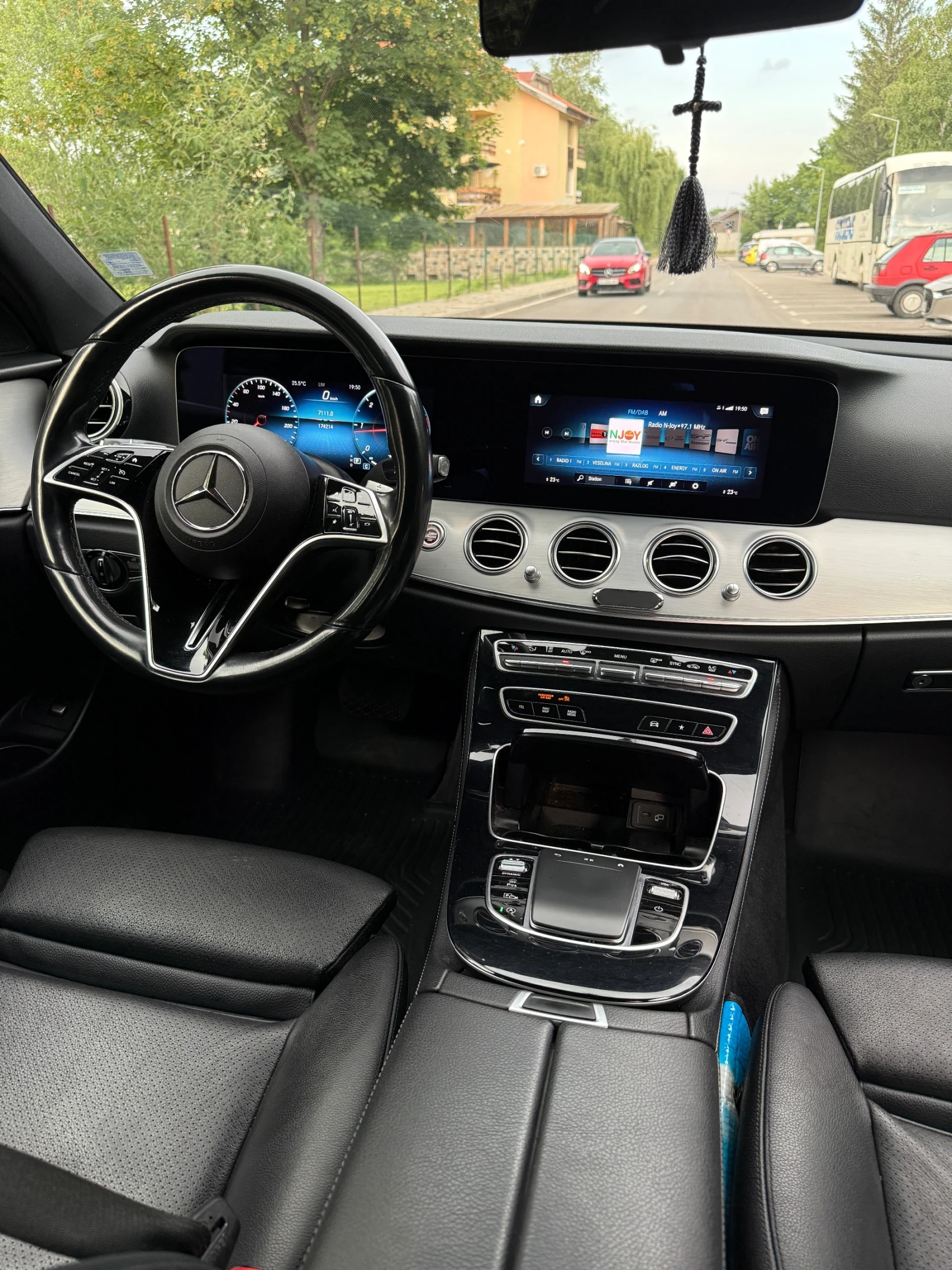 Mercedes-Benz E 220, снимка 11 - Автомобили и джипове - 55116786