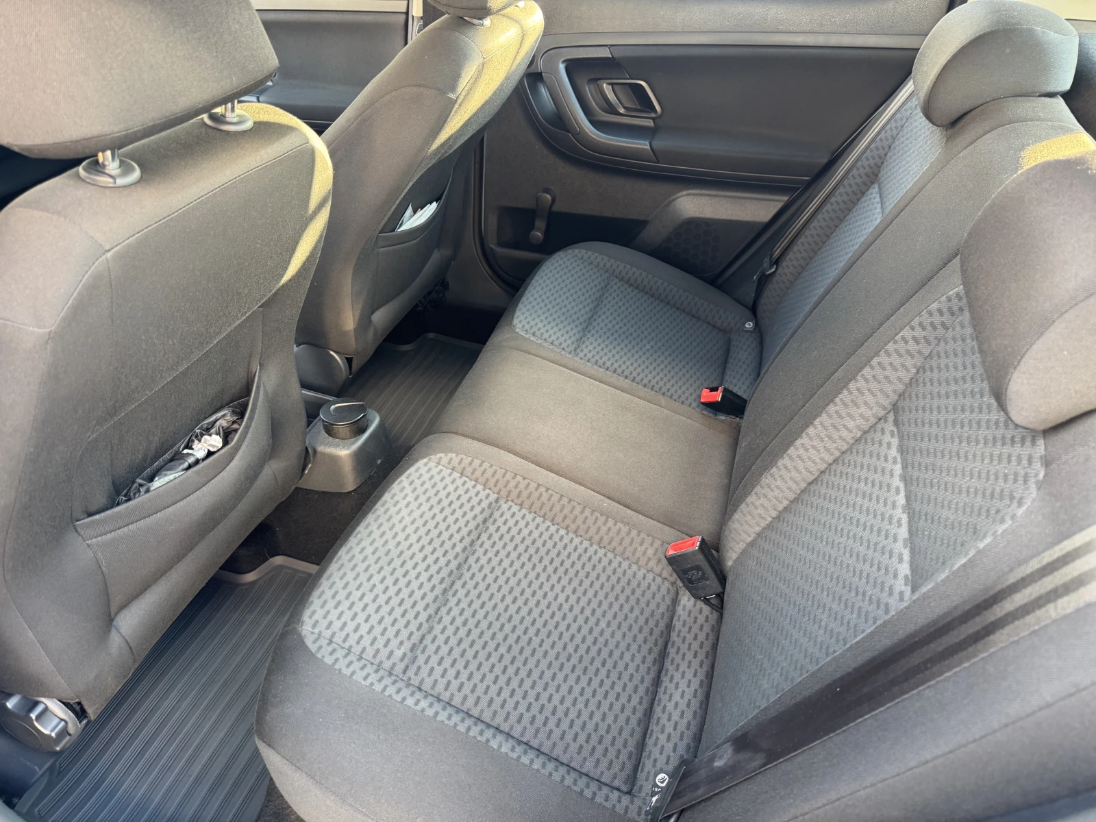 Skoda Fabia, снимка 10 - Автомобили и джипове - 56060975