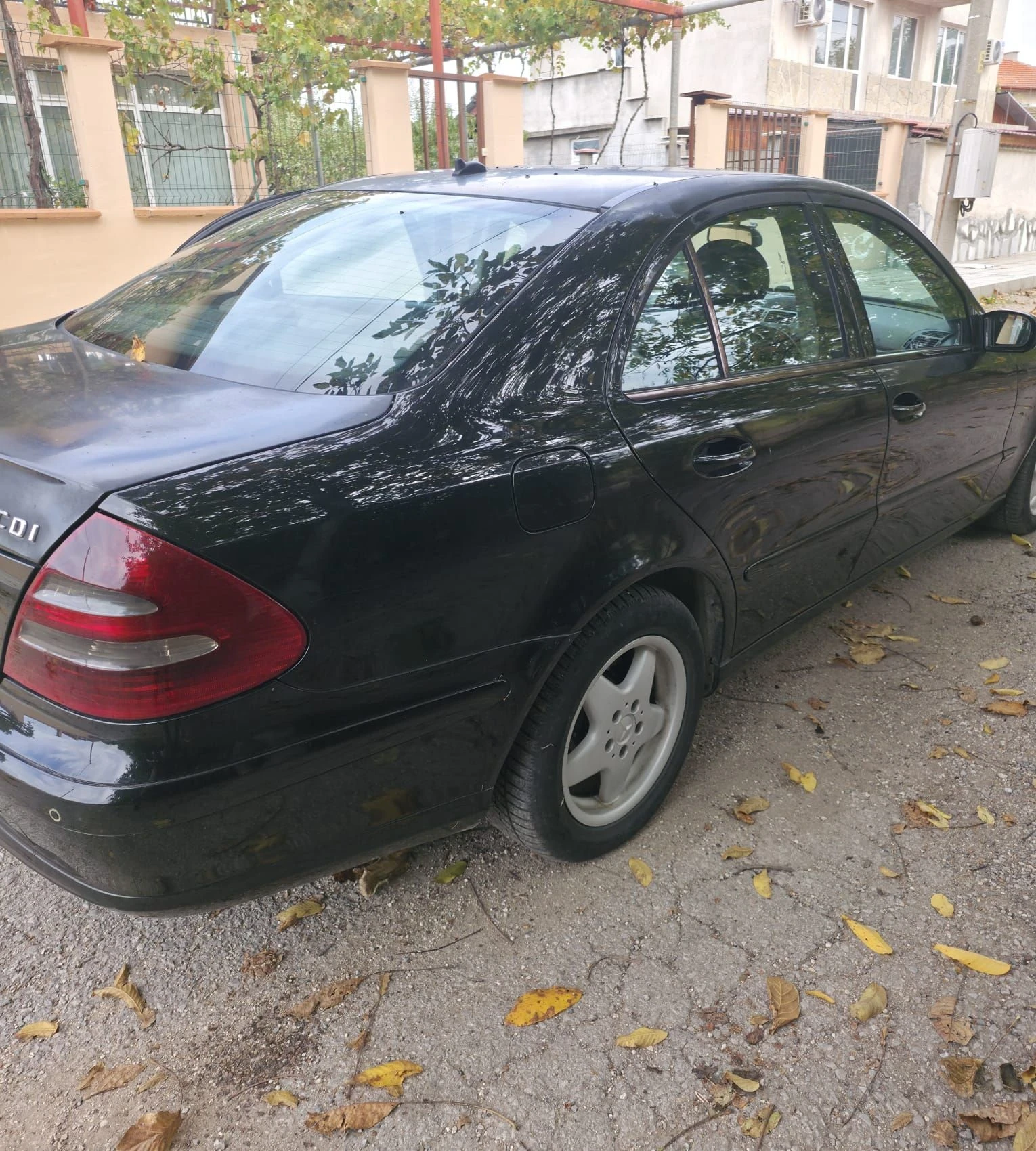 Mercedes-Benz E 220, снимка 4 - Автомобили и джипове - 56449638