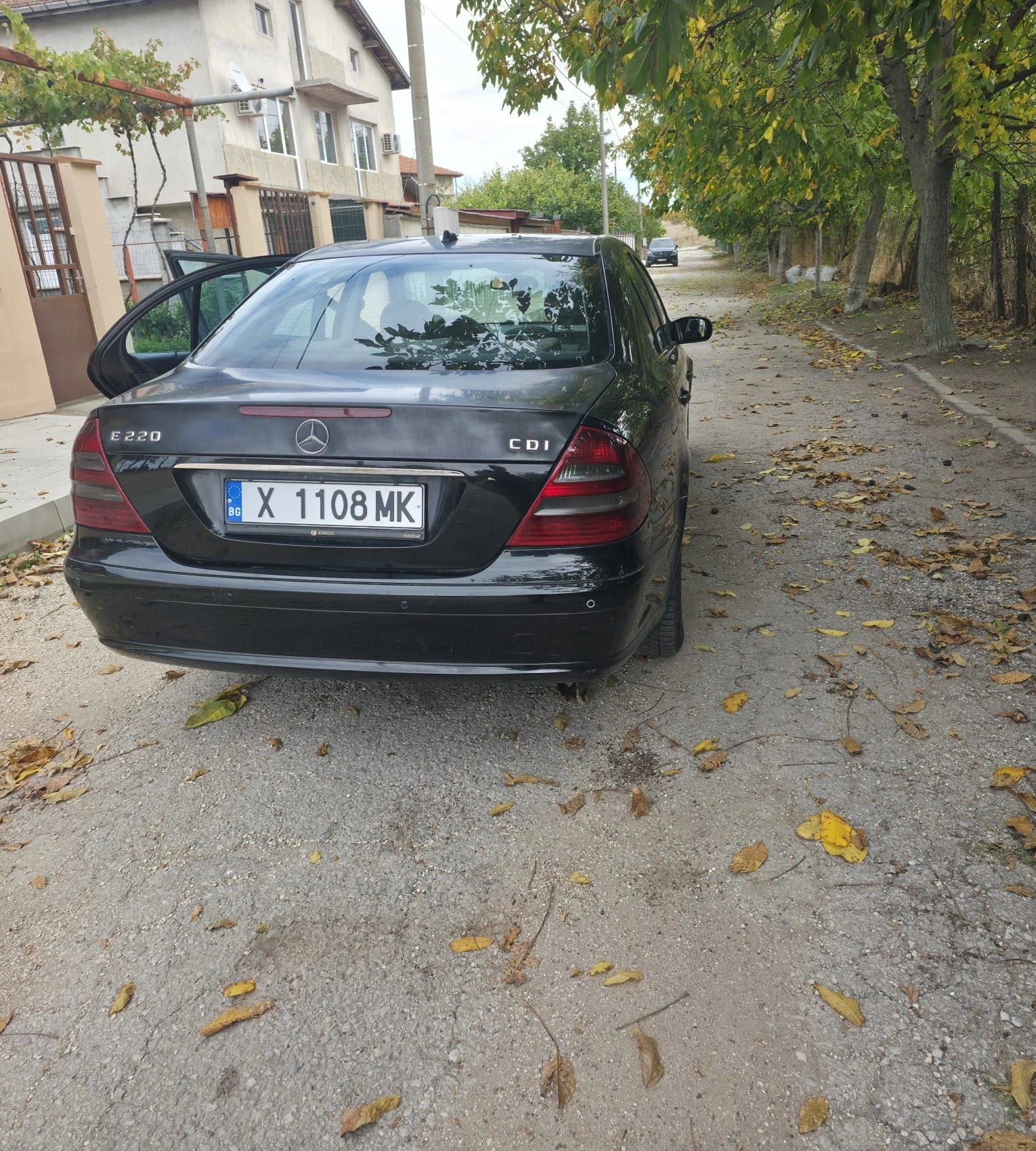 Mercedes-Benz E 220, снимка 3 - Автомобили и джипове - 56449638