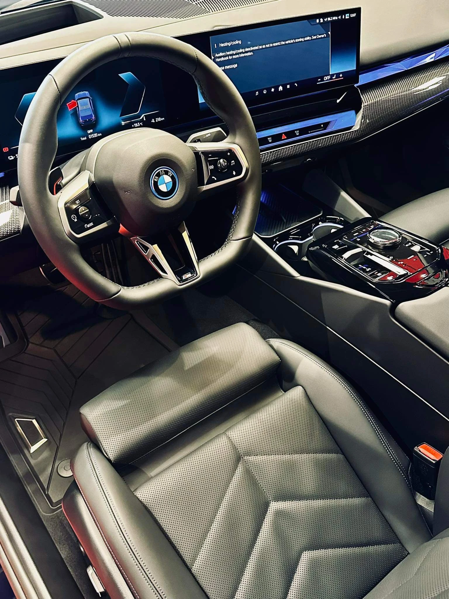 BMW i5 e40 M Sport Pro, снимка 4 - Автомобили и джипове - 56540357