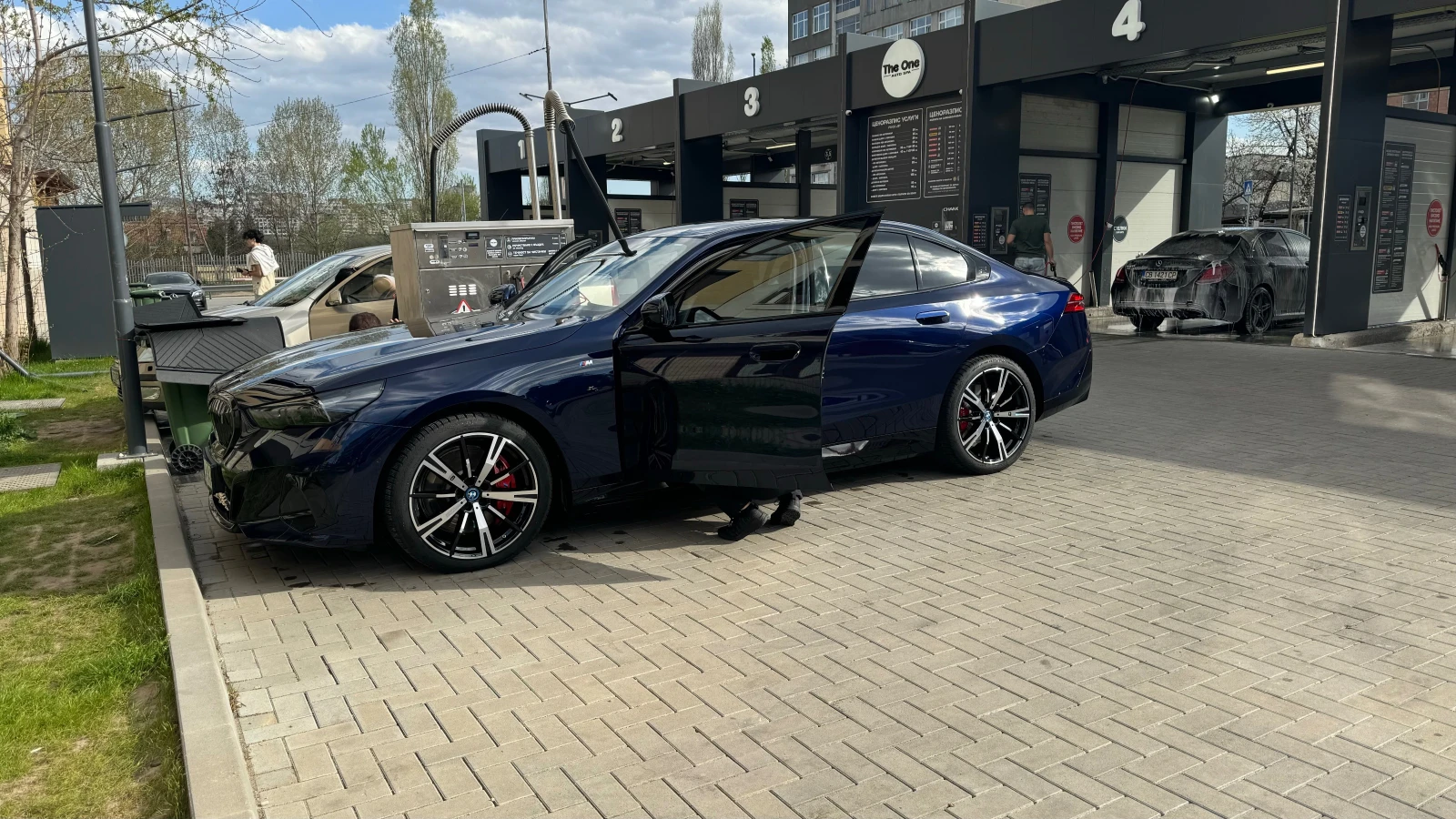 BMW i5 e40 M Sport Pro, снимка 8 - Автомобили и джипове - 56540357
