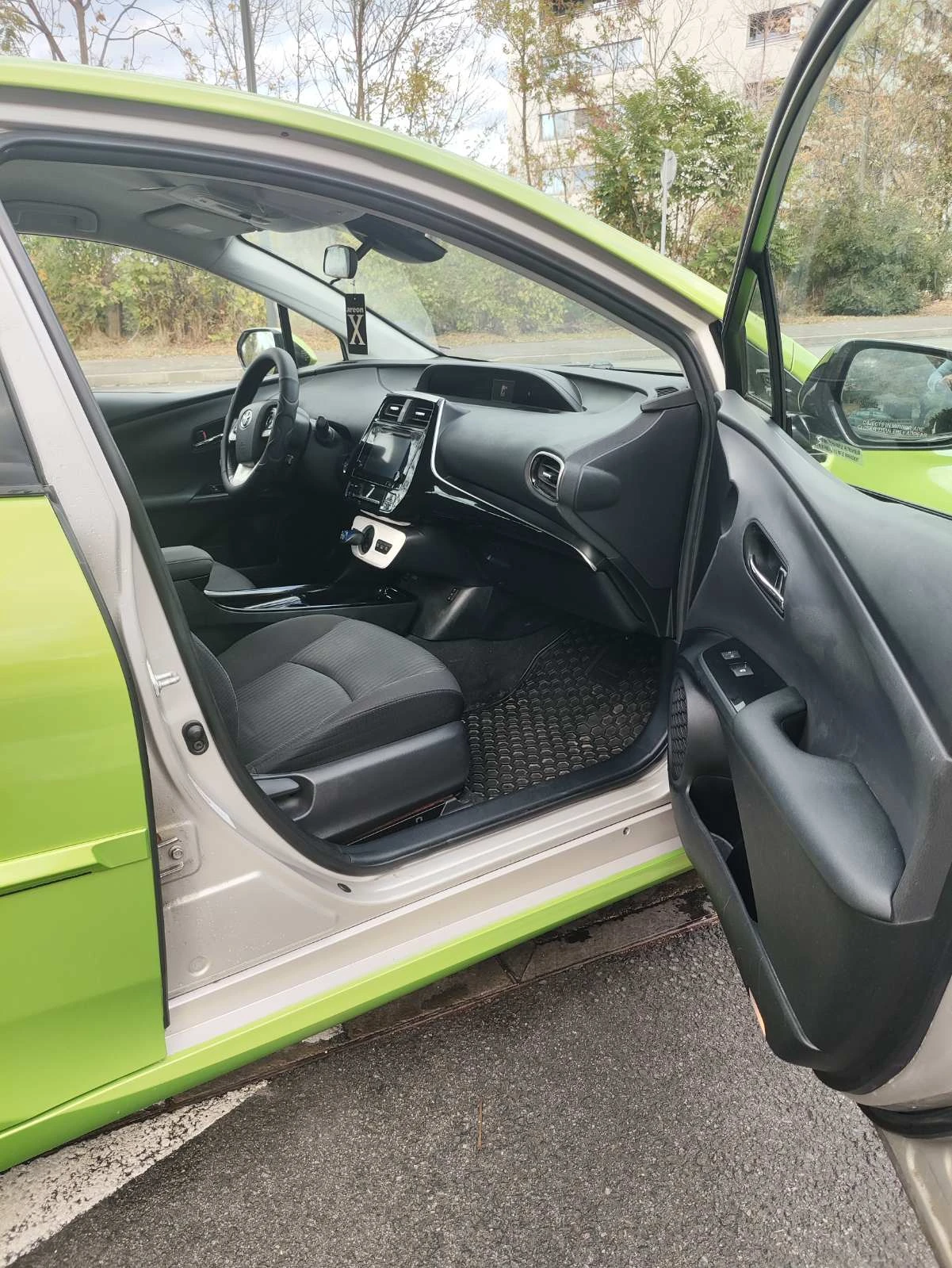 Toyota Prius Plug In, 5 местна, снимка 10 - Автомобили и джипове - 56615494