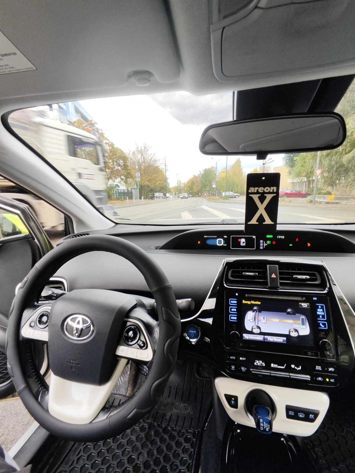 Toyota Prius Plug In, 5 местна, снимка 13 - Автомобили и джипове - 56615494