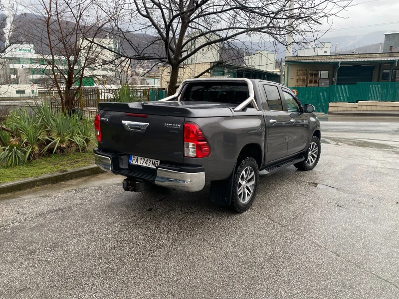 Toyota Hilux 2.4d, снимка 3 - Автомобили и джипове - 53475058