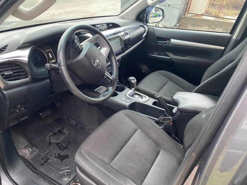 Toyota Hilux 2.4d, снимка 6 - Автомобили и джипове - 53475058