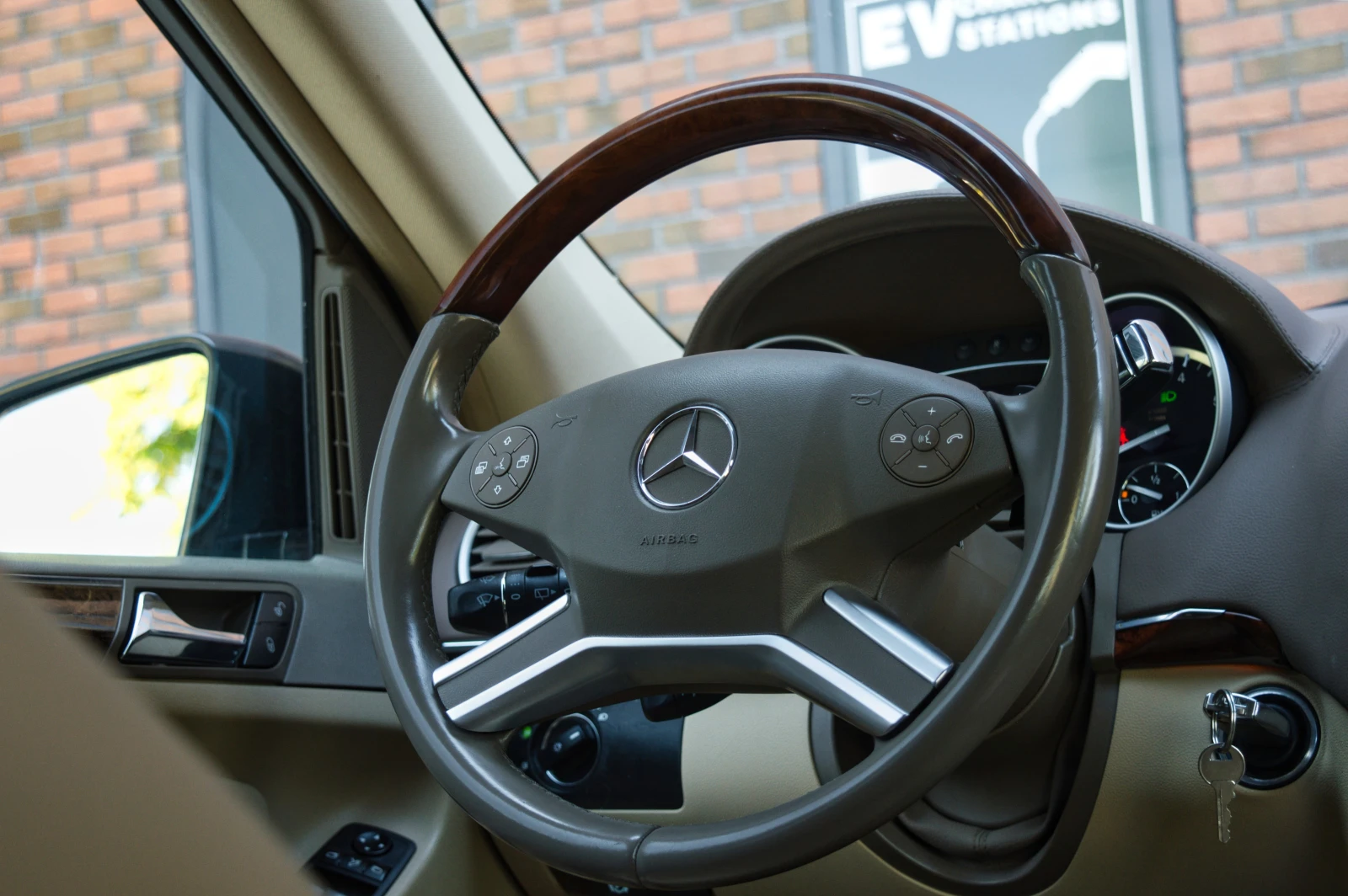 Mercedes-Benz GL 550 4 Matic - изображение 8