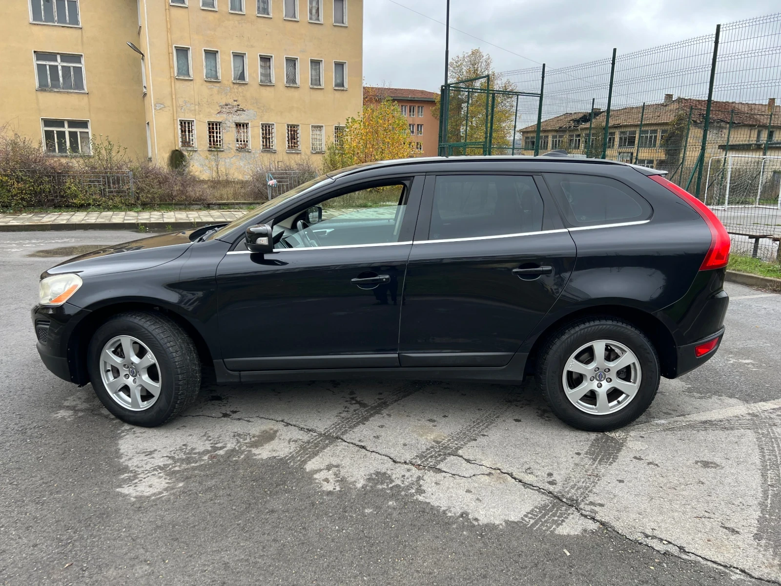 Volvo XC60 2.0D4 - изображение 8