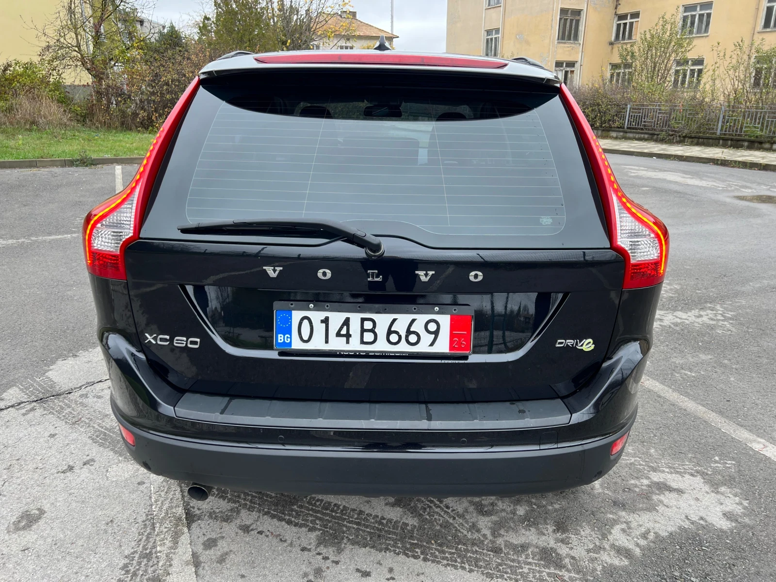 Volvo XC60 2.0D4 - изображение 5