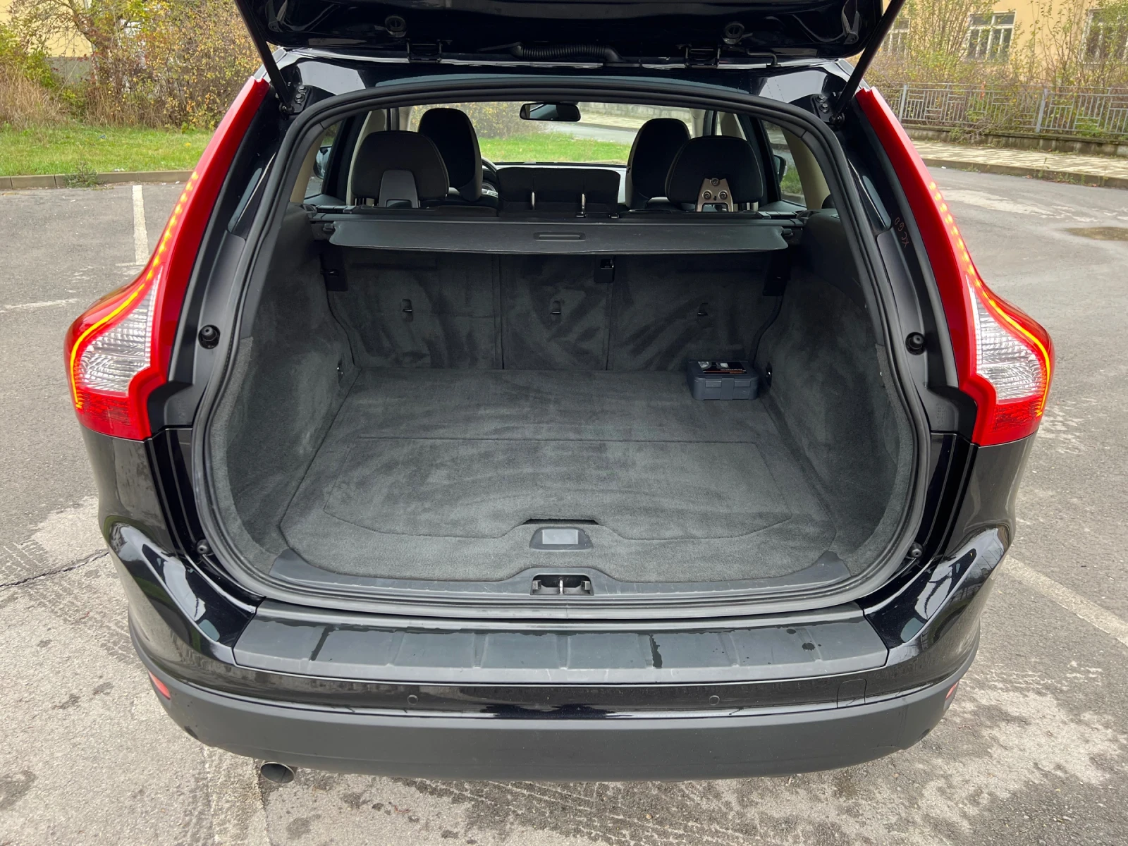 Volvo XC60 2.0D4 - изображение 6
