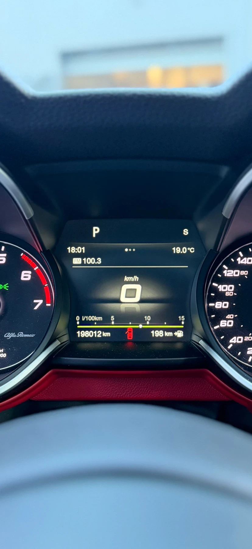 Alfa Romeo Stelvio 2.0T TI Sport, снимка 8 - Автомобили и джипове - 55993076