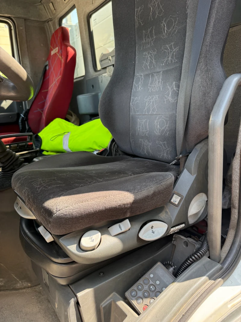 Iveco Stralis, снимка 8 - Камиони - 51979264