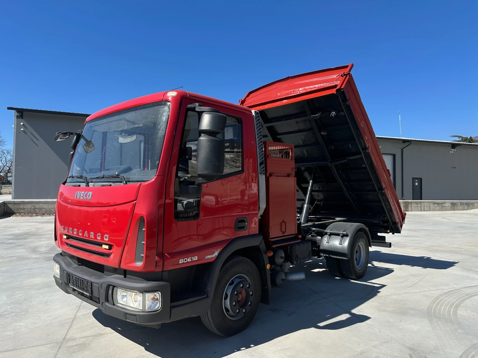 Iveco Eurocargo 80E18* Тристранен самосвал* Топ състояние, снимка 1