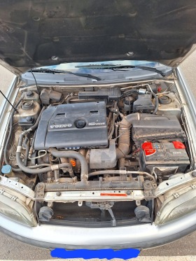 Volvo V40 Газ бензин, снимка 9 - Автомобили и джипове - 45617656