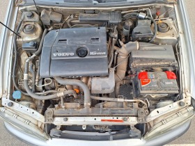 Volvo V40 Газ бензин, снимка 10 - Автомобили и джипове - 45617656