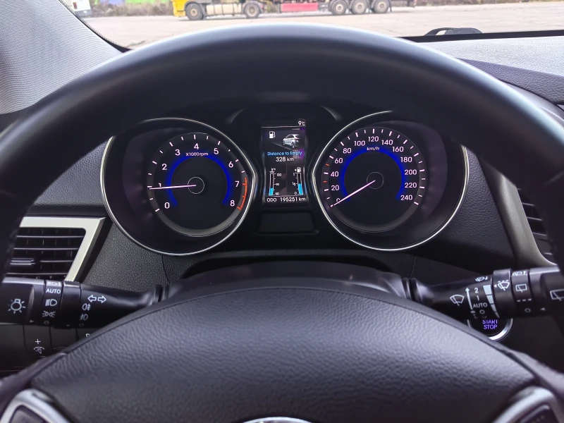 Hyundai I30 1.6i EXCLUSIVE, снимка 13 - Автомобили и джипове - 48018035