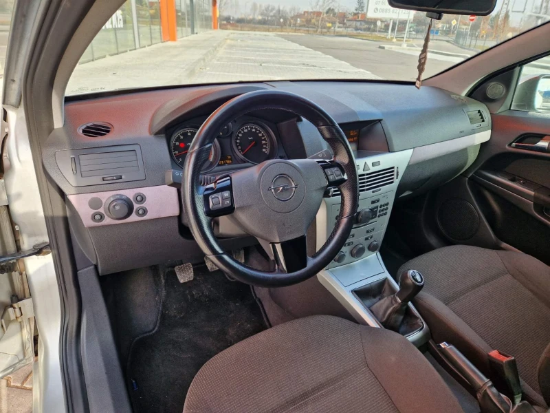 Opel Astra 1.6GTC, снимка 11 - Автомобили и джипове - 48781123