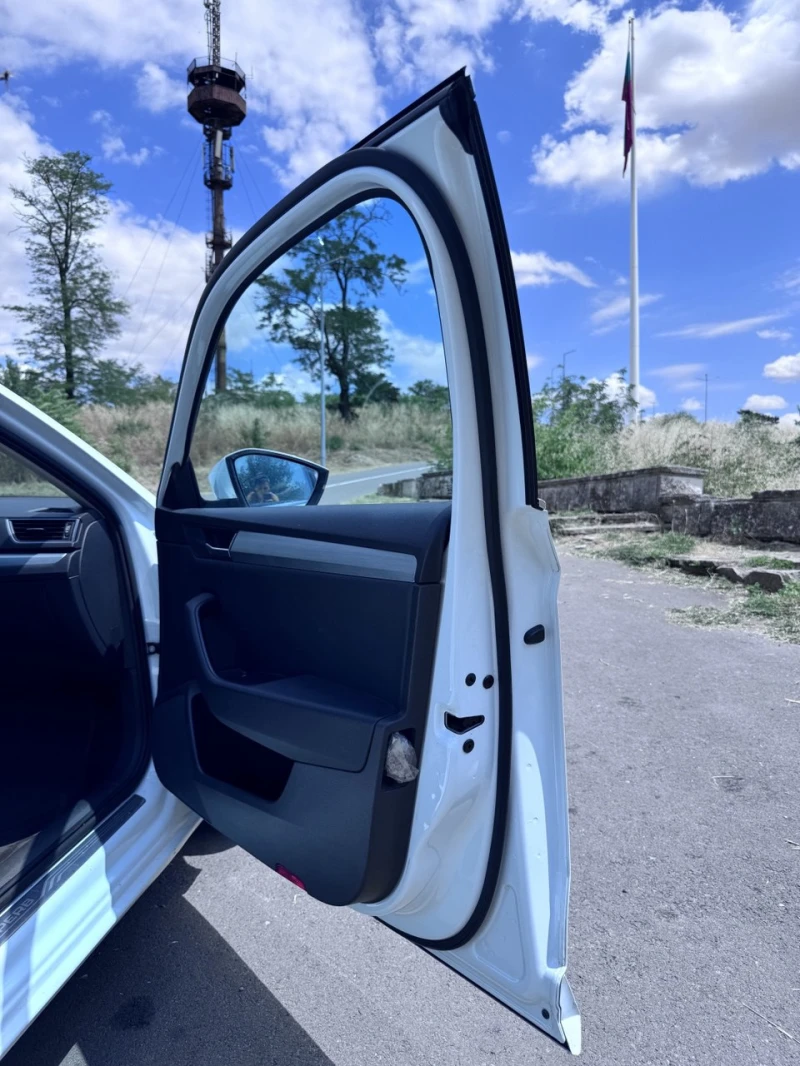 Skoda Superb 2.0 190кс * 4х4* DSG* NAVI* , снимка 15 - Автомобили и джипове - 52338017