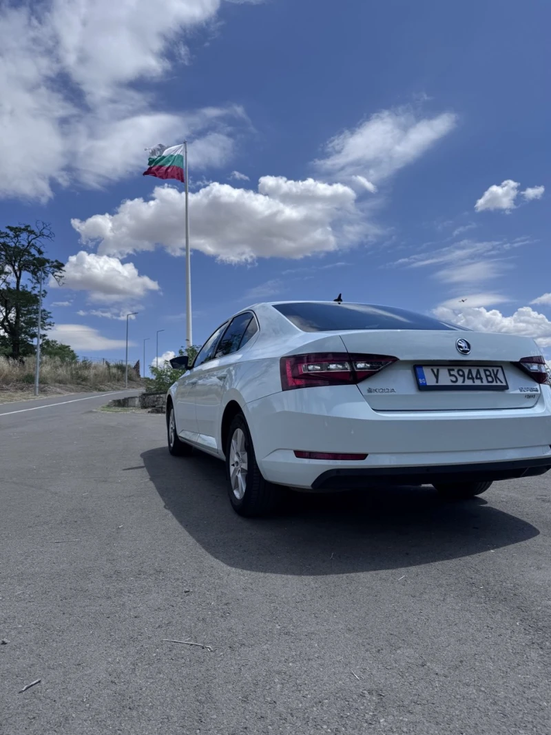 Skoda Superb 2.0 190кс * 4х4* DSG* NAVI* , снимка 8 - Автомобили и джипове - 52338017