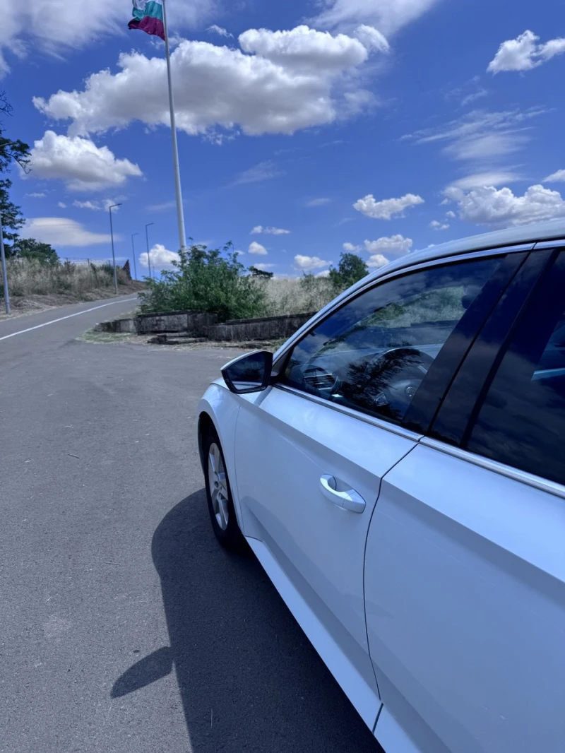 Skoda Superb 2.0 190кс * 4х4* DSG* NAVI* , снимка 12 - Автомобили и джипове - 52338017