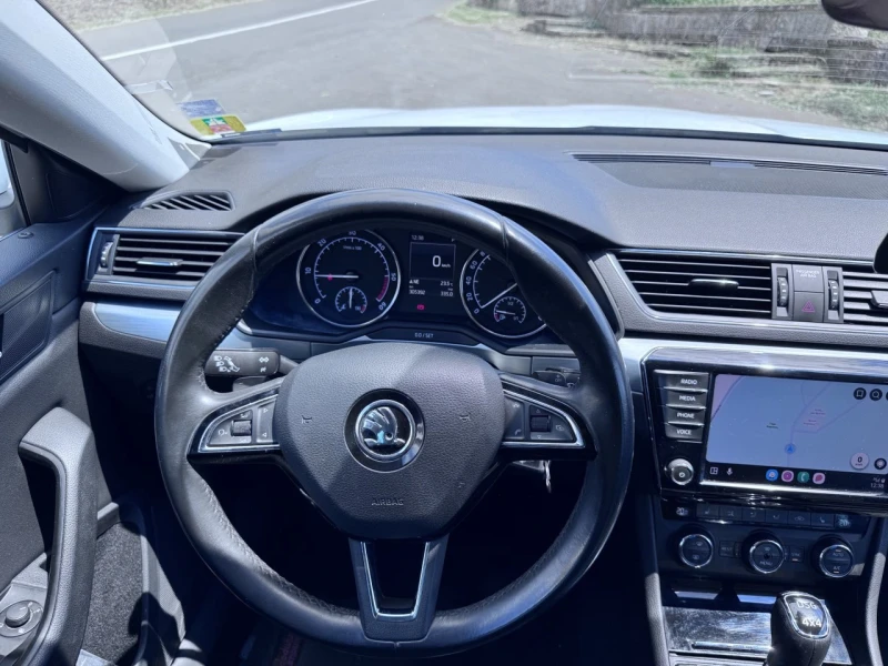 Skoda Superb 2.0 190кс * 4х4* DSG* NAVI* , снимка 16 - Автомобили и джипове - 52338017